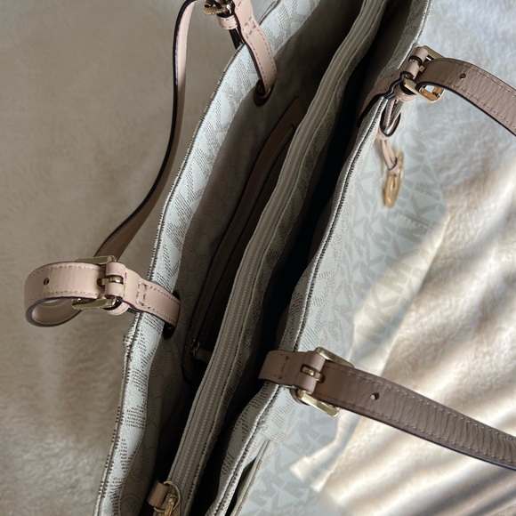 Michael Kors Large Leather Logo Shoulder Bag - Picture 13 of 16